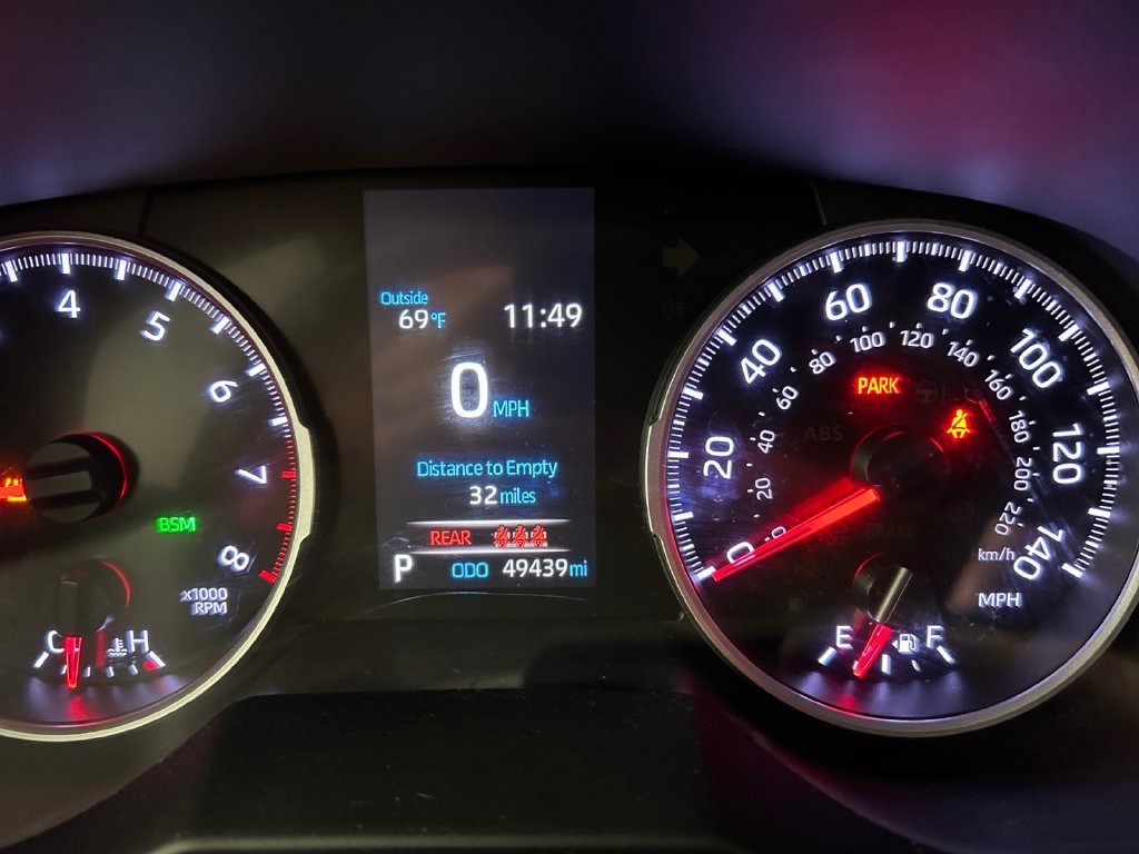Used 2020 Gray Toyota XLE image 10