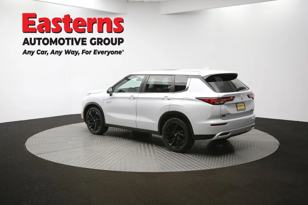 Used 2023 White Mitsubishi SE image 64