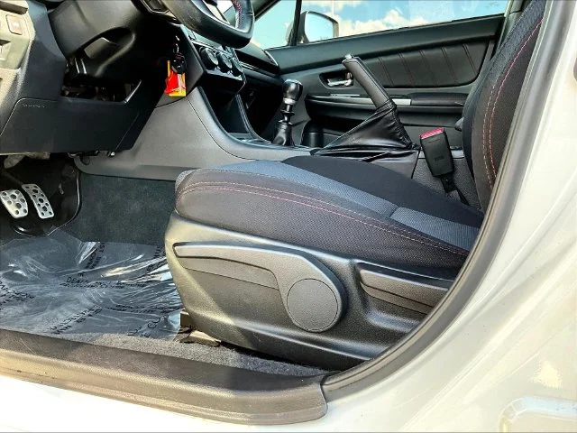 Used 2021 White Subaru Base image 41