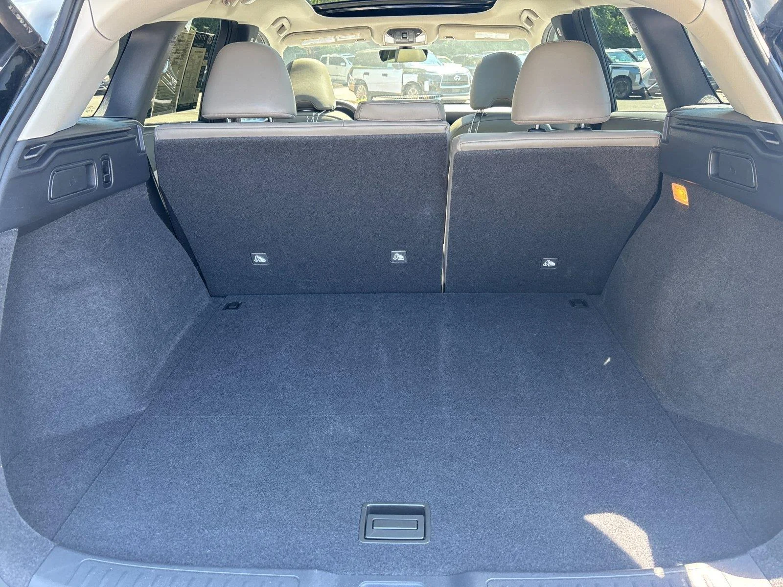 Certified Used 2025 Radiant White INFINITI LUXE image 35