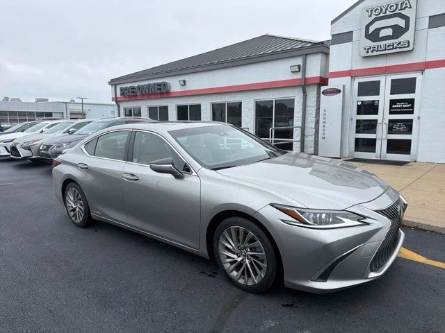 2019 Lexus ES 300h 300h Luxury's photo