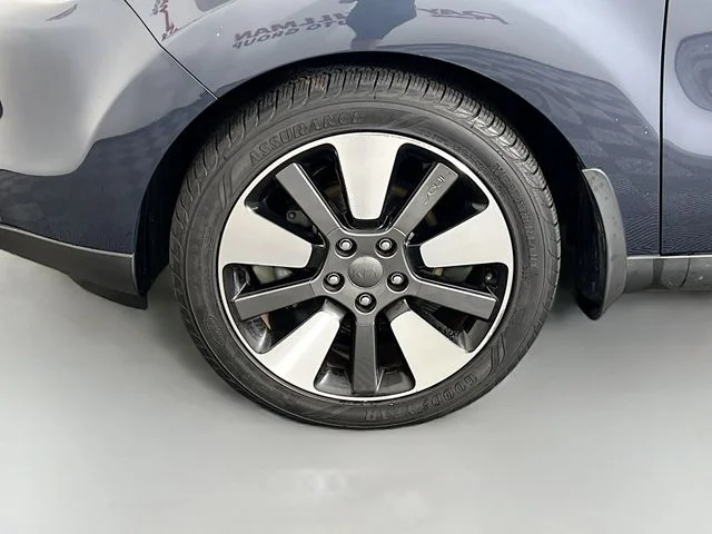 Used 2015 Blue Kia Exclaim image 17