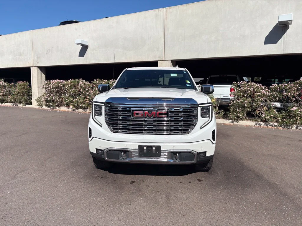 Used 2022 White GMC Denali image 3
