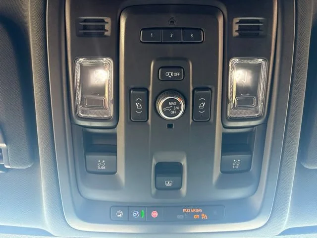 Used 2021 White Frost Tricoat GMC SLT image 28