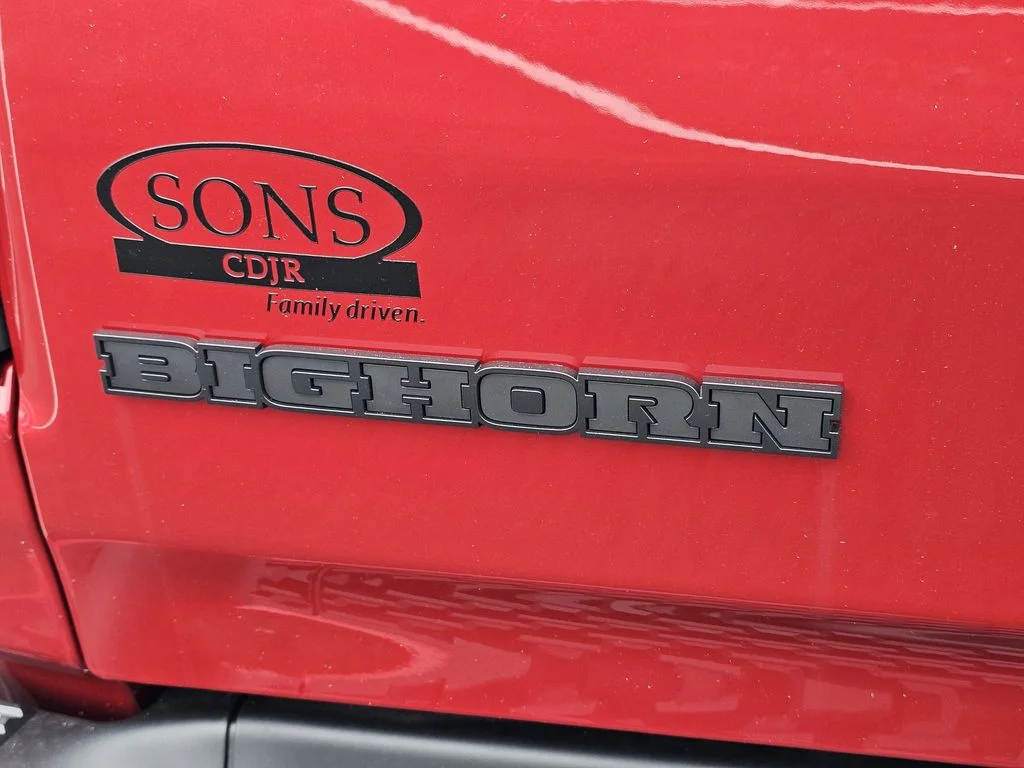 New 2026 Molten Red Pearl-Coat Exterior Paint RAM Big Horn/Lone Star image 11