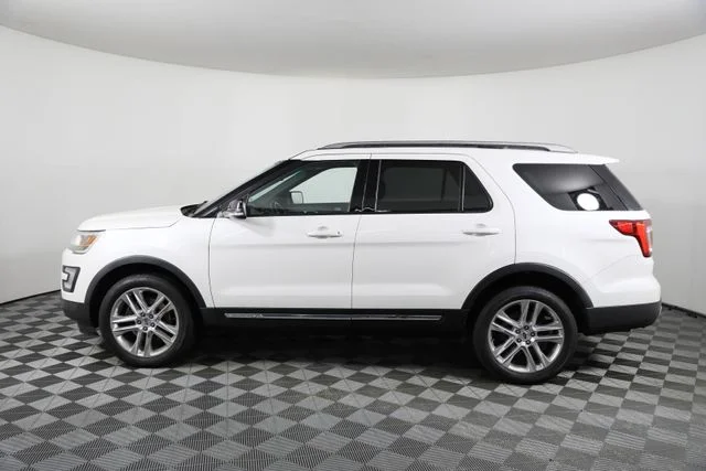 Used 2017 White Ford XLT image 41