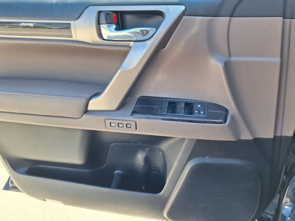 Used 2021 Blue Lexus 460 image 23