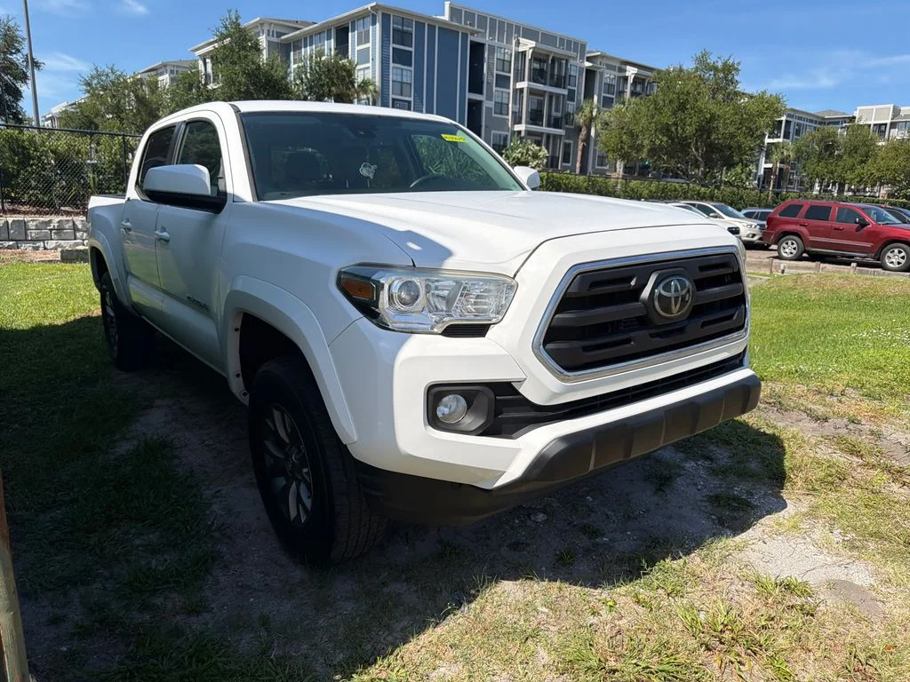 Used 2019 White Toyota SR5 image 4