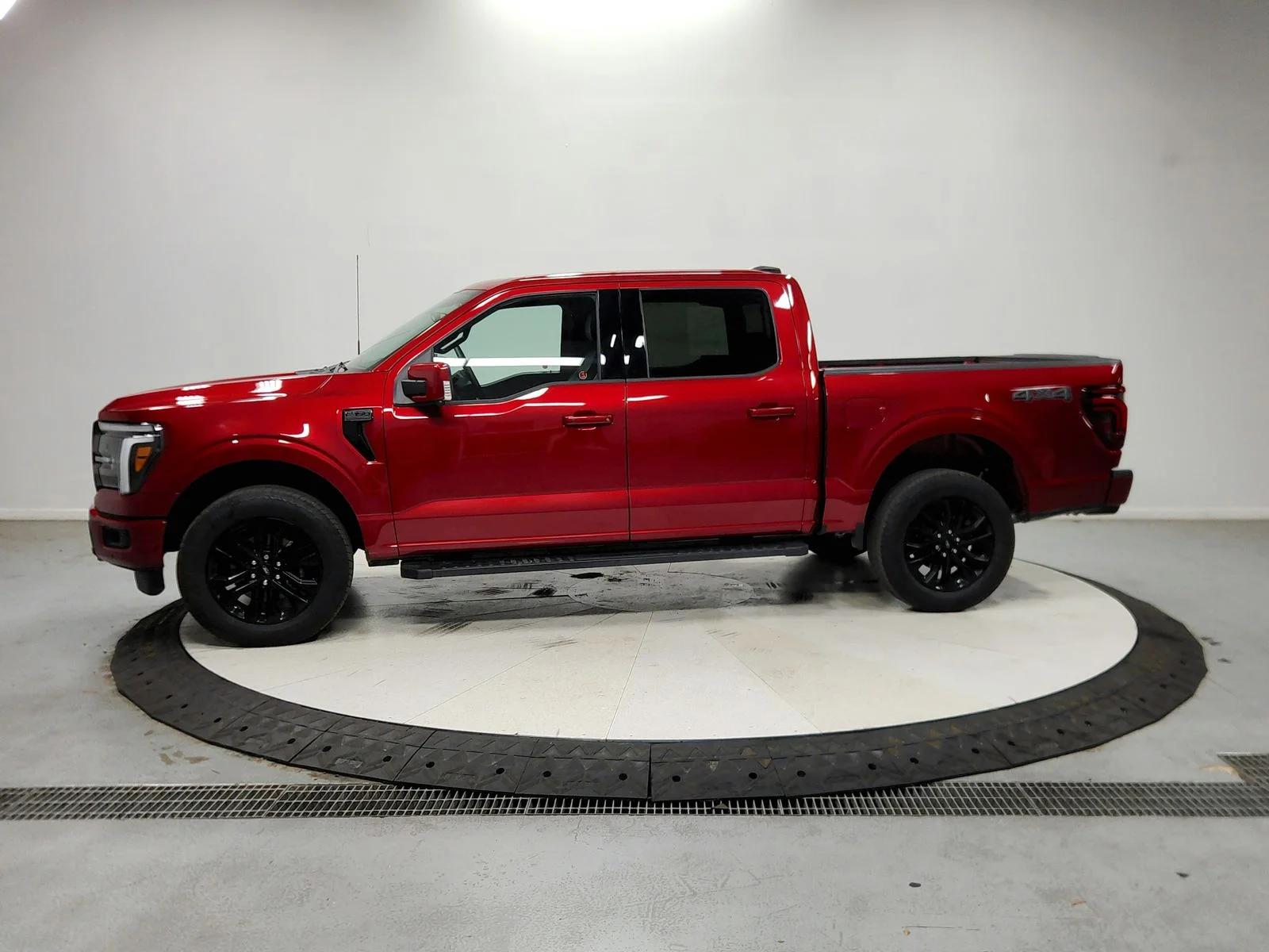 Used 2025 Red Ford Lariat image 5