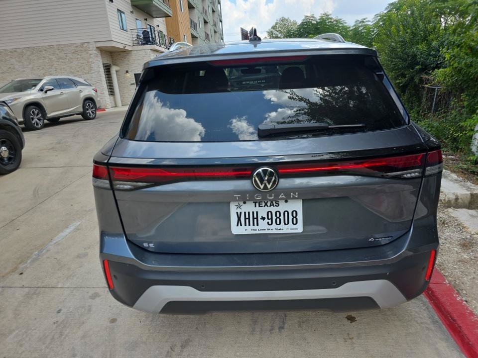 Used 2025 Gray Volkswagen 2.0T SE image 5