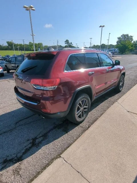 Used 2018 Red Jeep Limited image 8