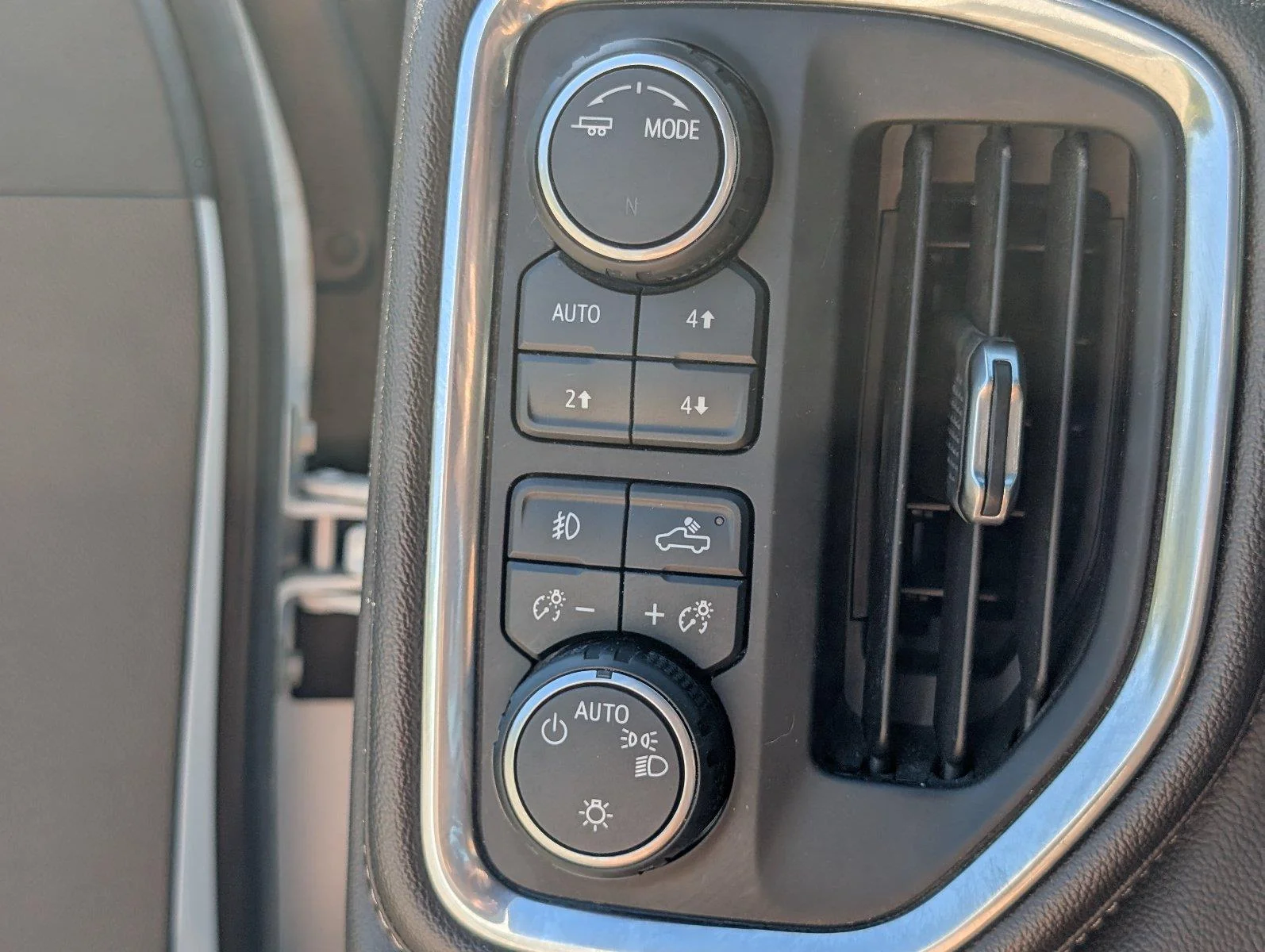 Used 2020 SUMMIT WHITE Chevrolet LT Trail Boss image 30