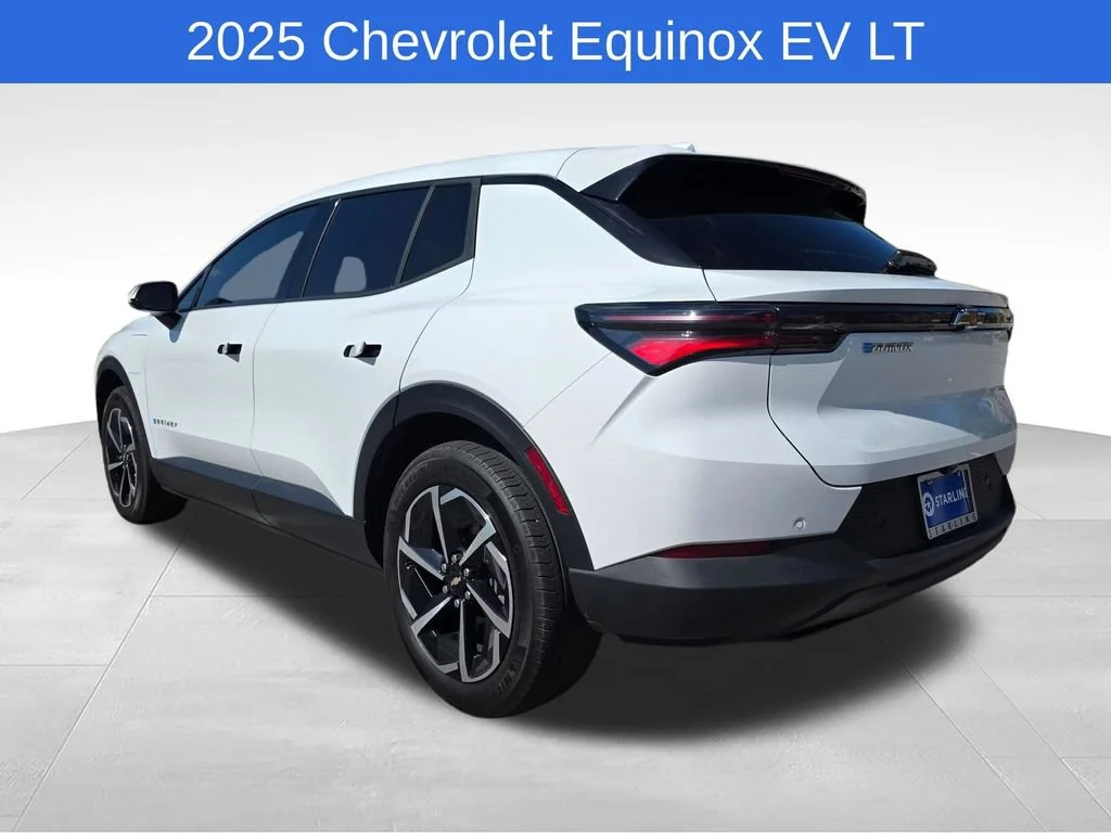Used 2025 Summit White Chevrolet LT image 6