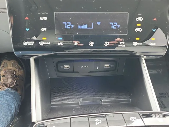 Used 2024 Black Hyundai SEL Convenience image 19
