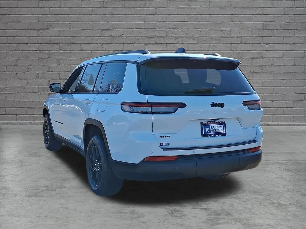 Used 2024 Bright White Clearcoat Jeep Altitude image 9