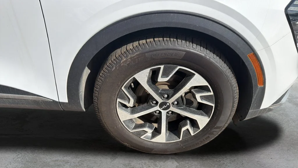Used 2025 White Kia EX image 9