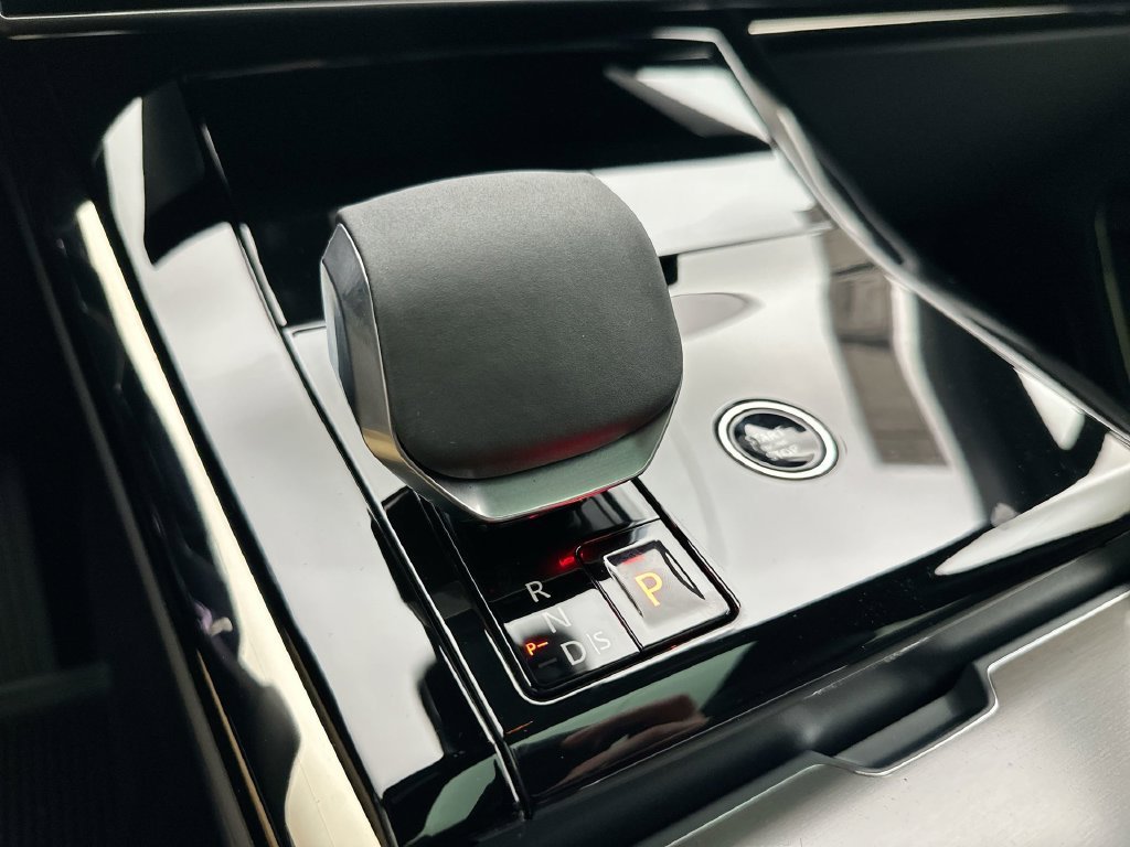 New 2027 Borasco Grey Land Rover SE image 12