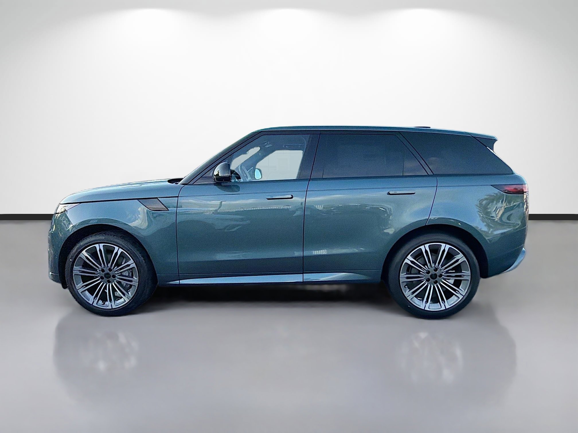 New 2026 Giola Green Land Rover Dynamic SE image 2
