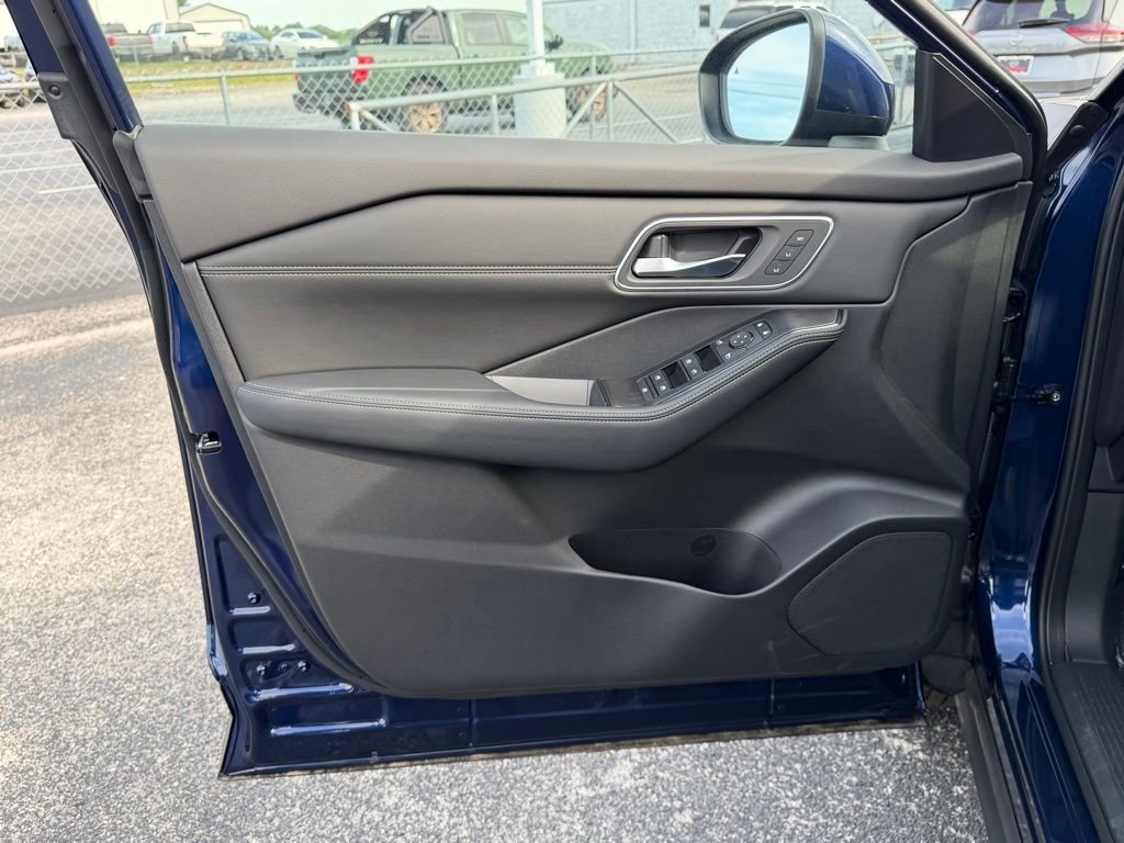 New 2026 Deep Ocean Blue Pearl Nissan Platinum image 11
