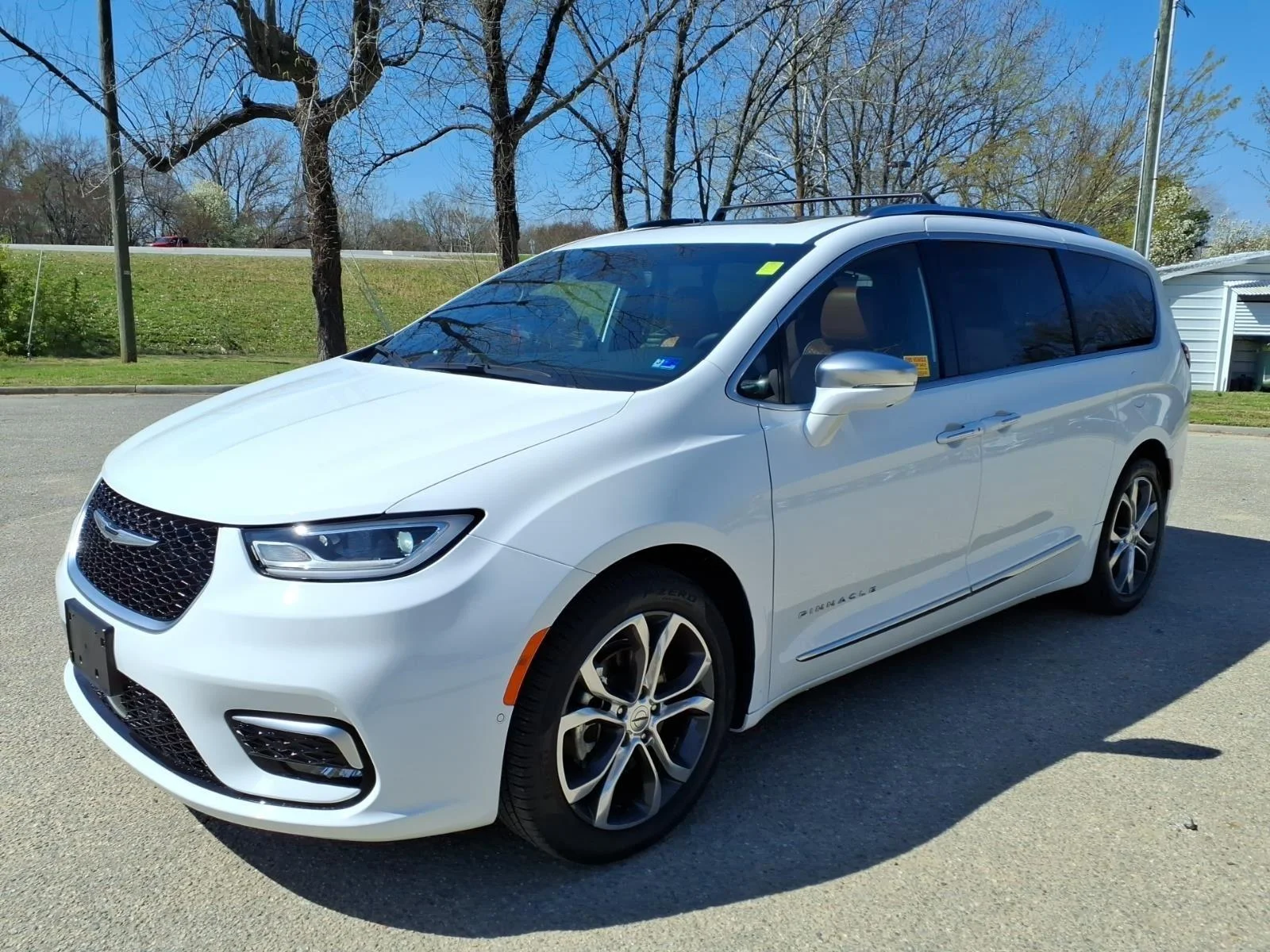 2024 Chrysler Pacifica Pinnacle's photo