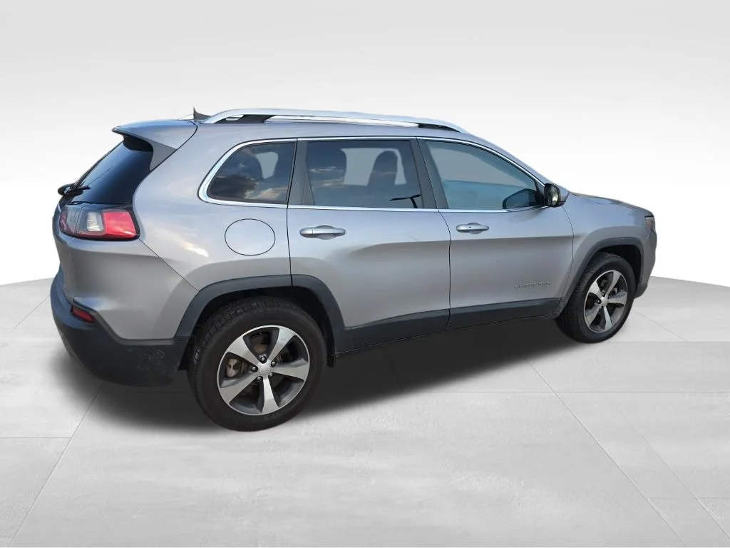 Used 2021 Silver Jeep Limited image 46