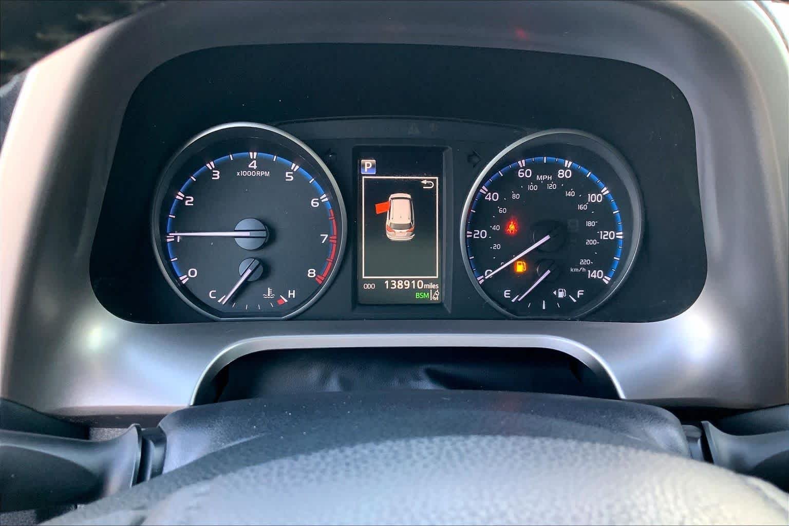 Used 2018 Super White Toyota XLE image 25