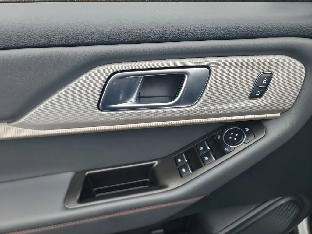 Used 2025 Gray Ford Active image 18