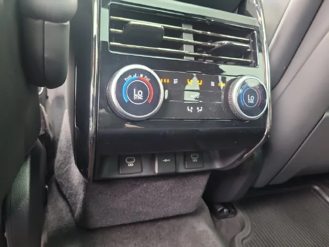 Used 2025 Black Land Rover Dynamic SE image 16