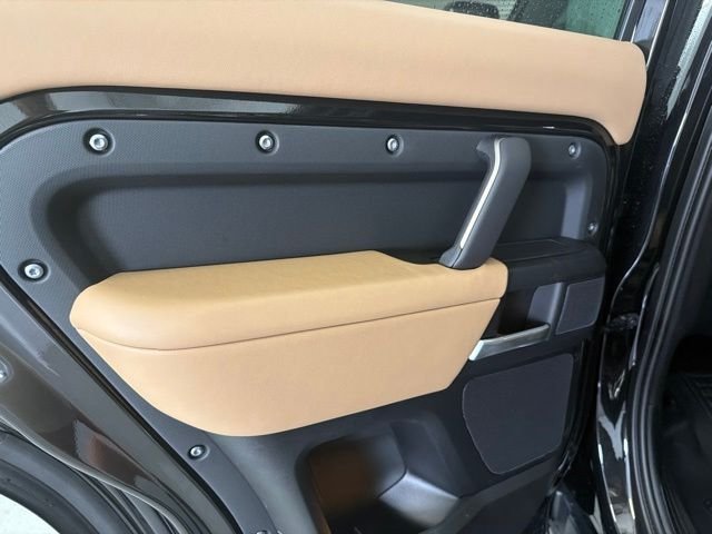New 2026 Santorini Black Land Rover X-Dynamic SE image 14