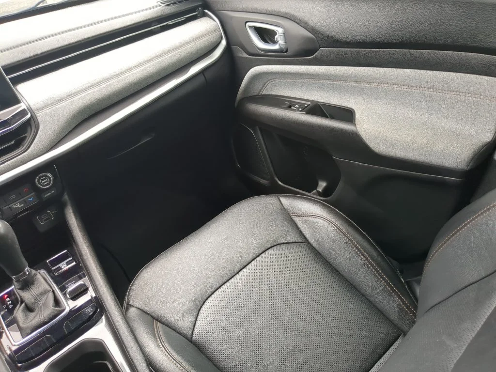 Used 2022 Gray Jeep Latitude Lux image 17