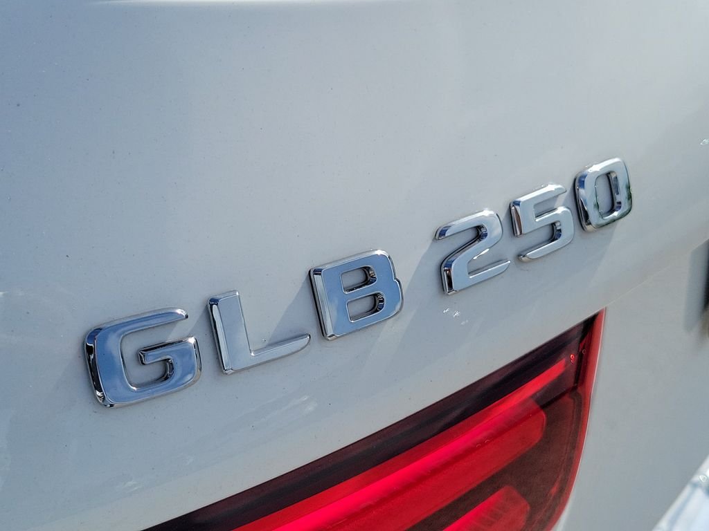 New 2026 Polar White Mercedes-Benz GLB 250 image 7