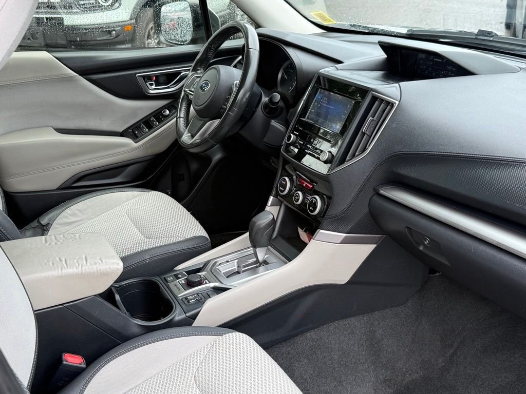 Used 2020 Green Subaru Premium image 29