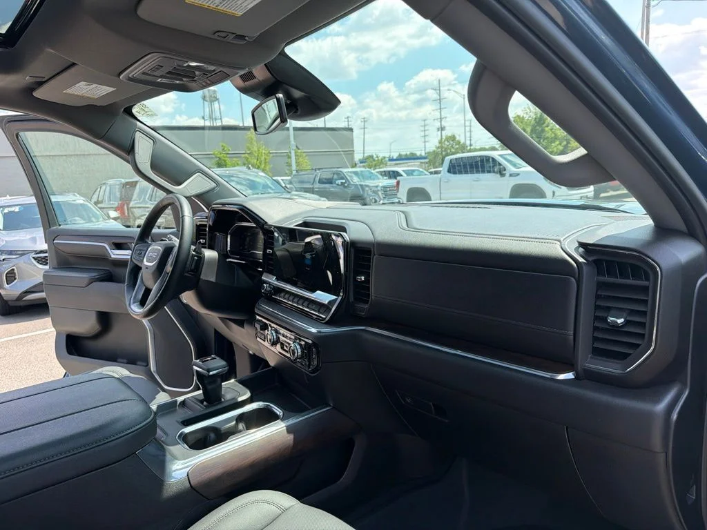 Used 2024 Blue GMC SLT image 28