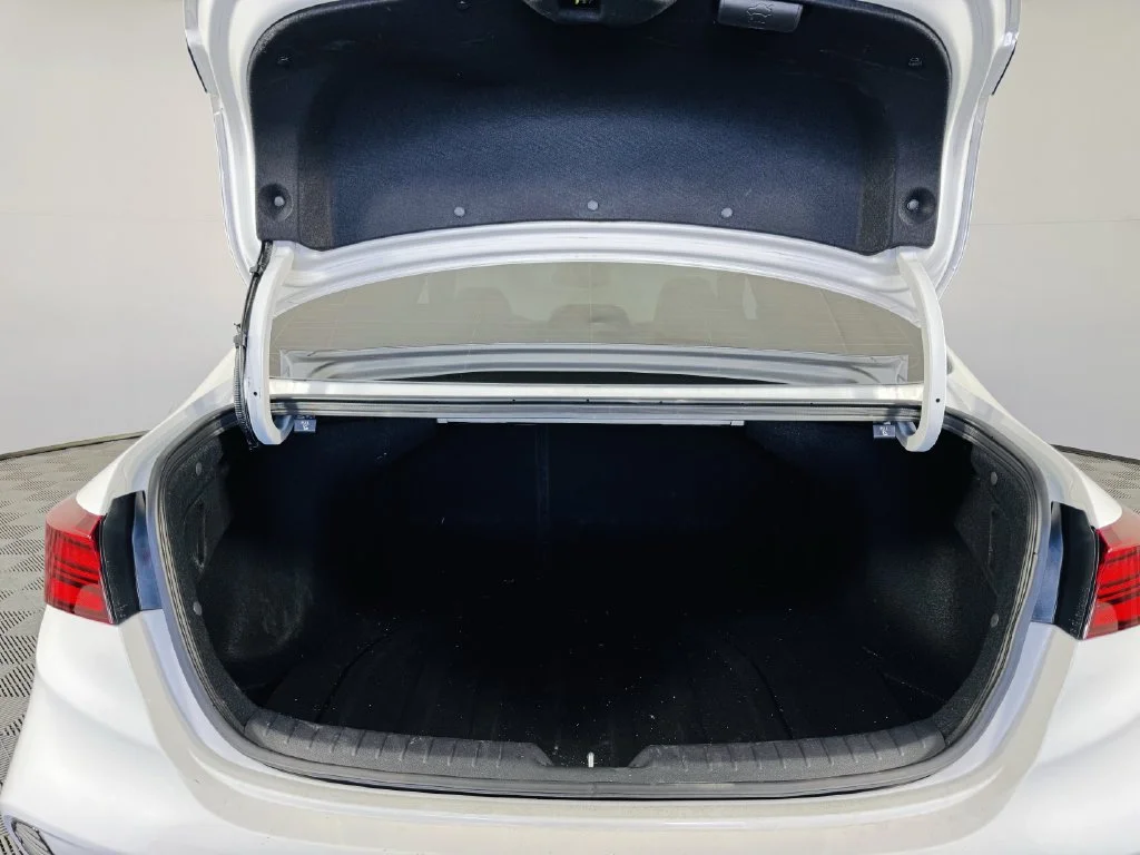 Used 2023 White Kia GT-Line image 27