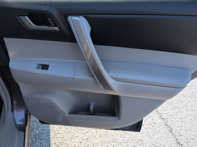Used 2013 Gray Toyota SE image 32