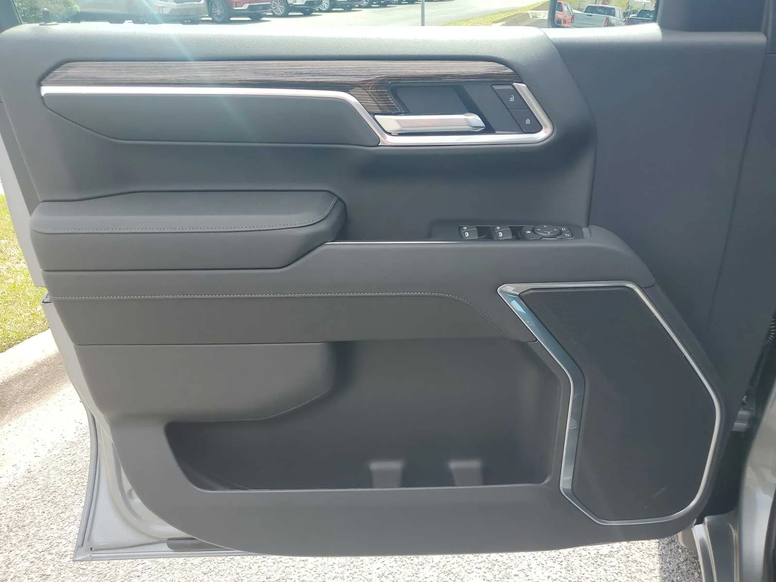 New 2026 Sterling Metallic GMC SLE image 15