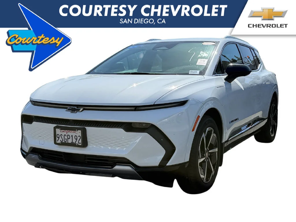 Used 2024 Summit White Chevrolet 2LT image 1