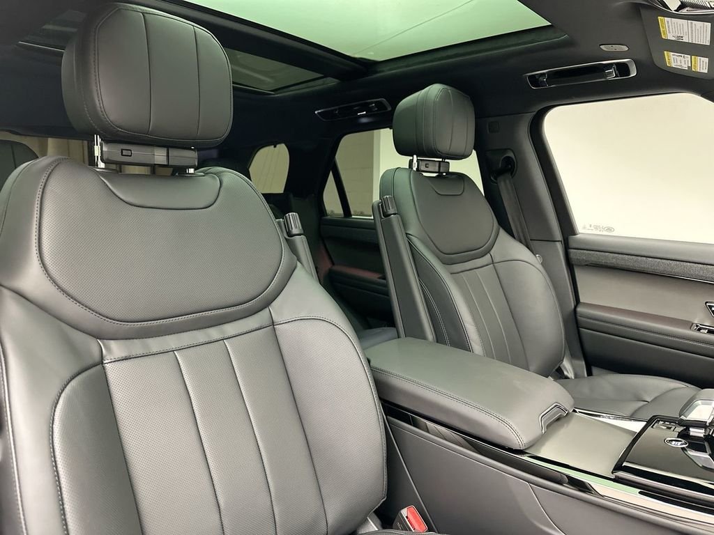 Used 2025 Fuji White Land Rover SE image 11