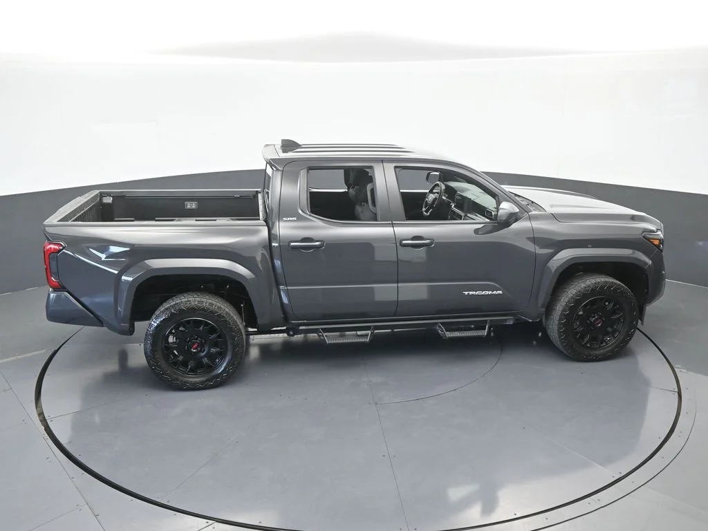 Used 2025 Underground Toyota SR5 image 58
