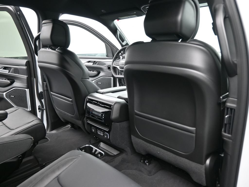 New 2026 Bright White Clear-Coat Exterior Paint Jeep Limited Altitude image 27