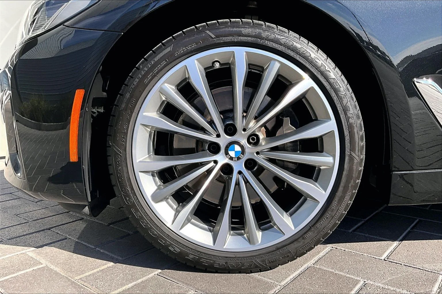 Used 2023 Black BMW 530i image 9