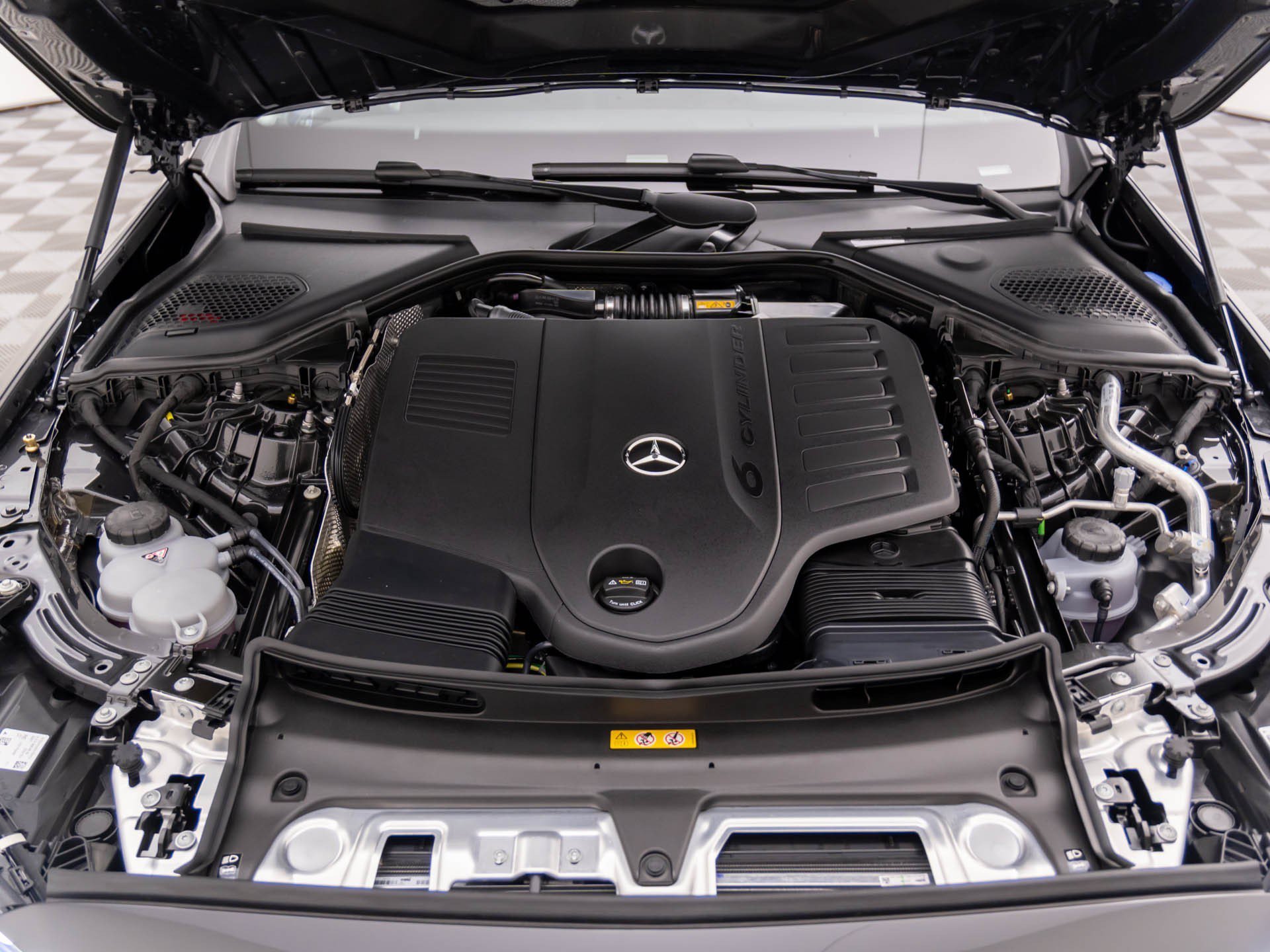 Used 2025  Mercedes-Benz E 450 image 31