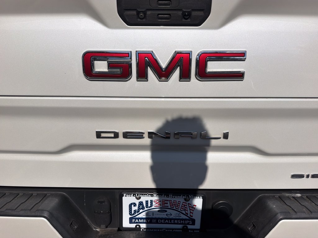 Used 2020 White GMC Denali image 40