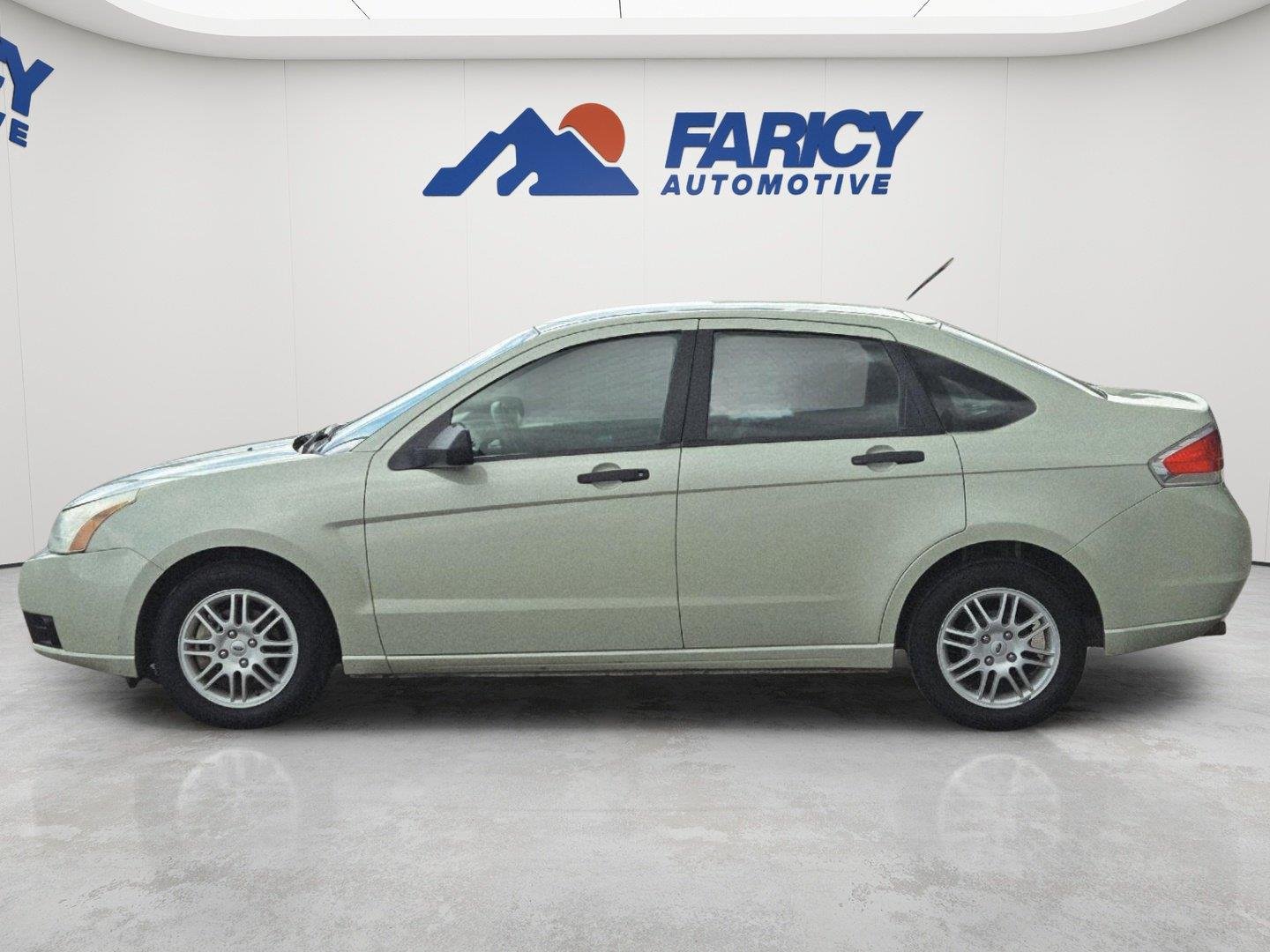 Used 2010  Ford SE image 8
