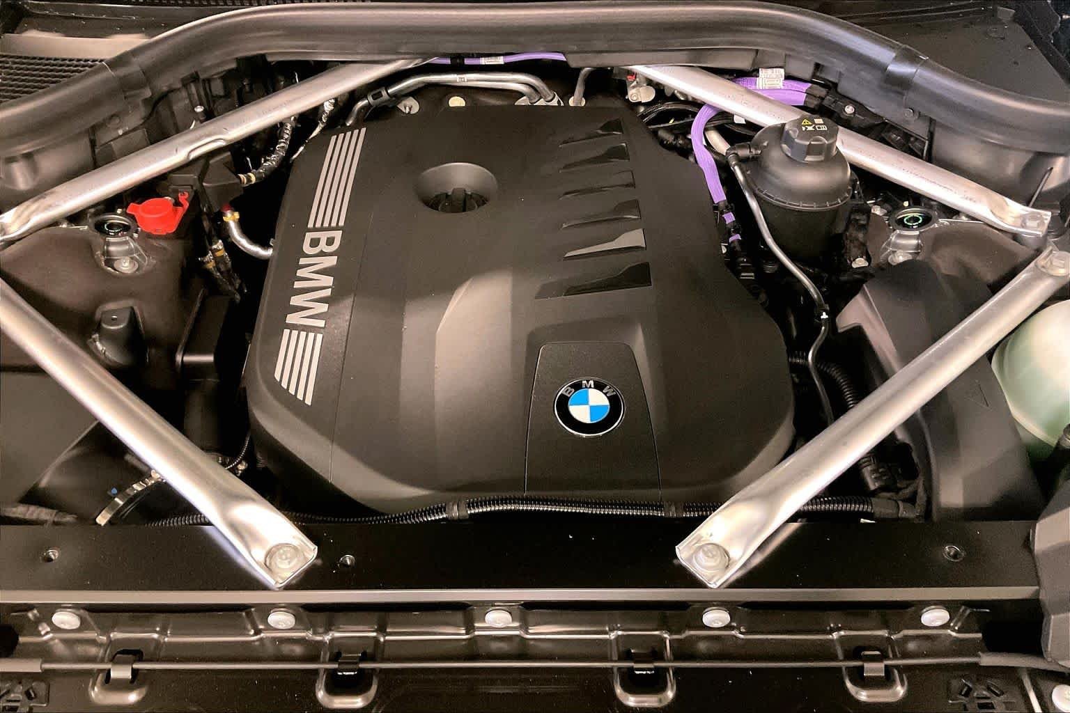 Used 2026 Skyscraper Grey Metallic BMW xDrive40i image 17