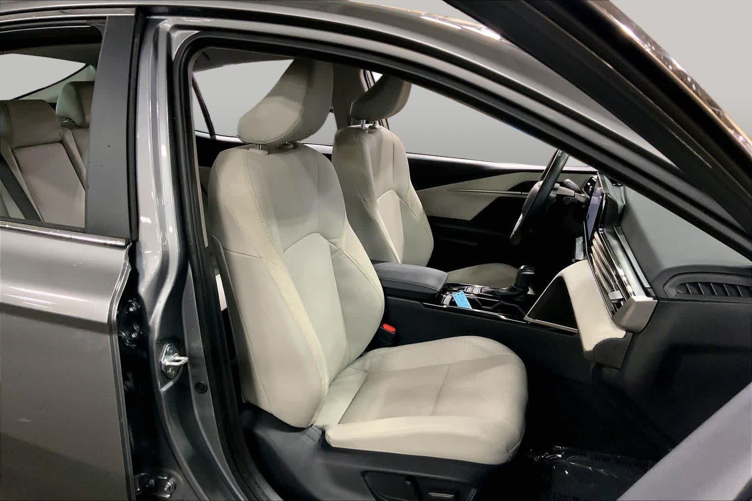 2025 Toyota Camry XLE - Photo 9