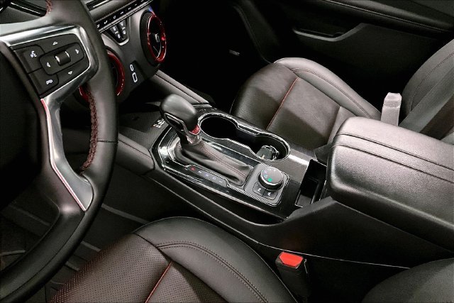 Used 2023 Iridescent Pearl Tricoat Chevrolet RS image 17