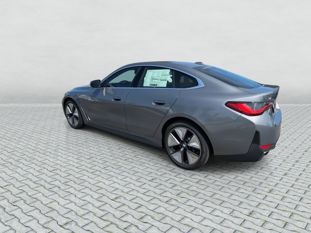 New 2026 Skyscraper Grey Metallic BMW xDrive40 image 6