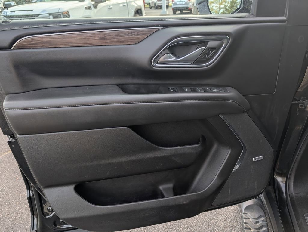Used 2022 Black Chevrolet Z71 image 21
