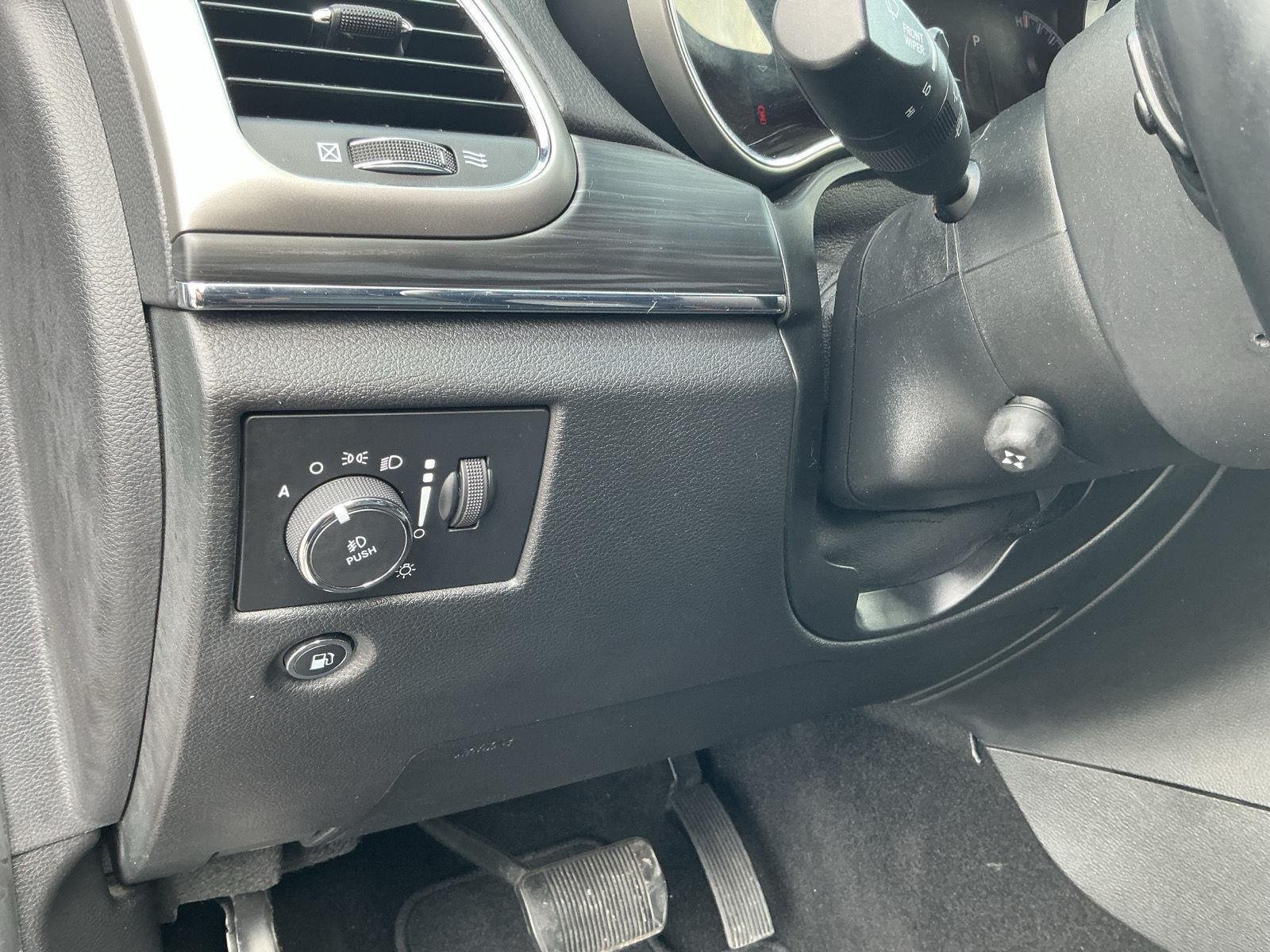 Used 2019 Billet Silver Metallic Clearcoat Jeep Limited image 13